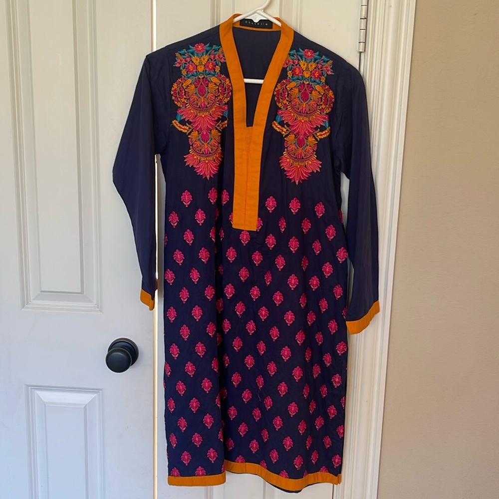 Khaadi Pakistani Indian kurta with embroidery.